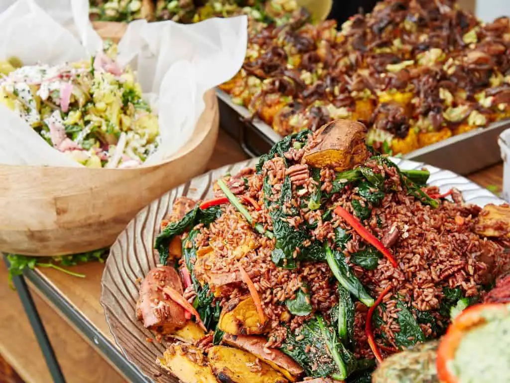 How to Invite People for a Potluck?